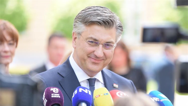 Čestitke novoizabranim ministrima, dosadašnjim kolegama zahvala na doprinosu u radu Vlade